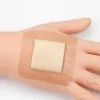 Pansament antiescara, ulcere varicoase, Alhena®, incizii operatorii, utilizat pentru rani cu exudare puternica, din spuma cu adeziv siliconic cu margine blanda pentru ingrijirea ranilor, 10X10 cm